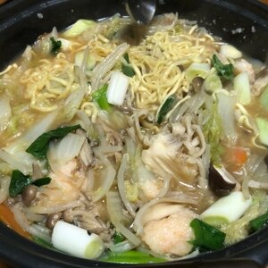 野菜たっぷり 煮込みラーメン鍋 レシピ 作り方 By オレンジ77 楽天レシピ